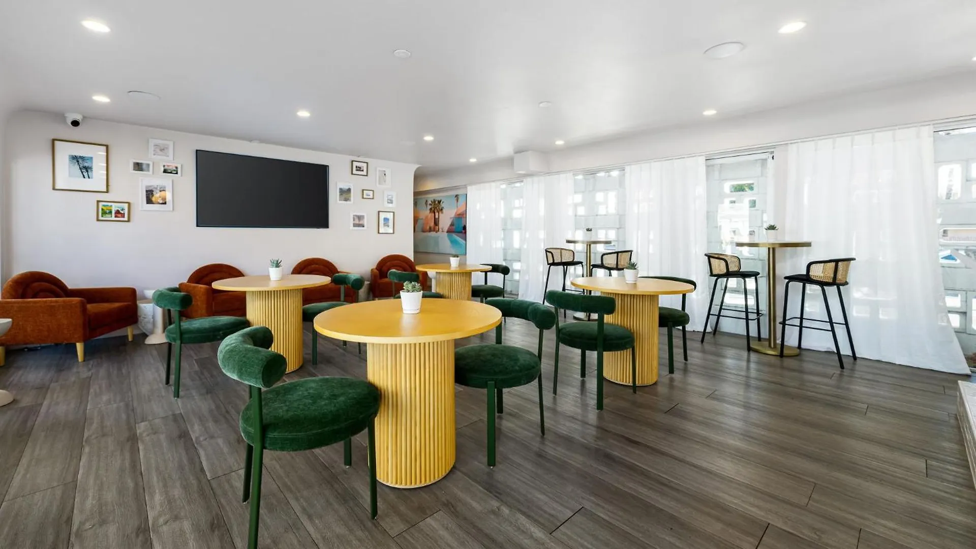The Skylark, A Palm Springs Hotel