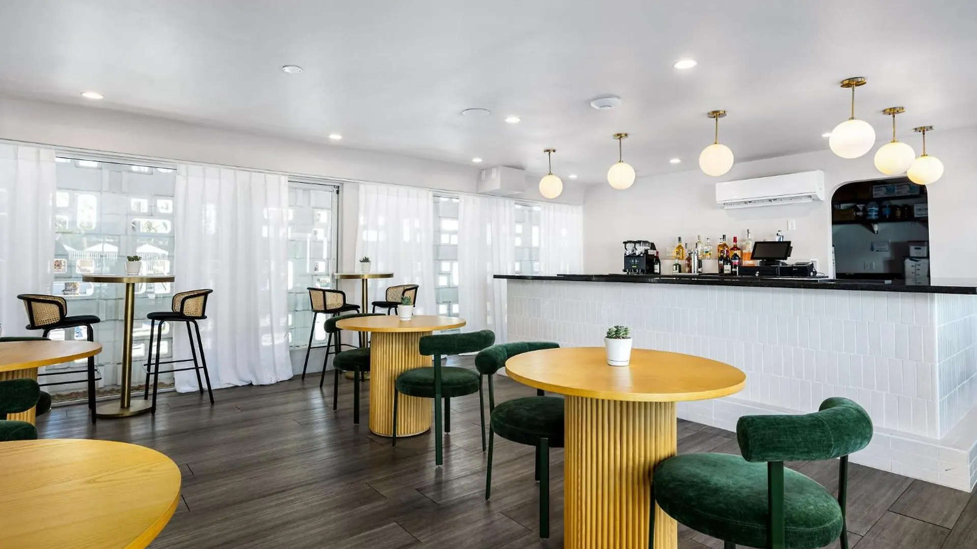 The Skylark, A Palm Springs Hotel 3*,