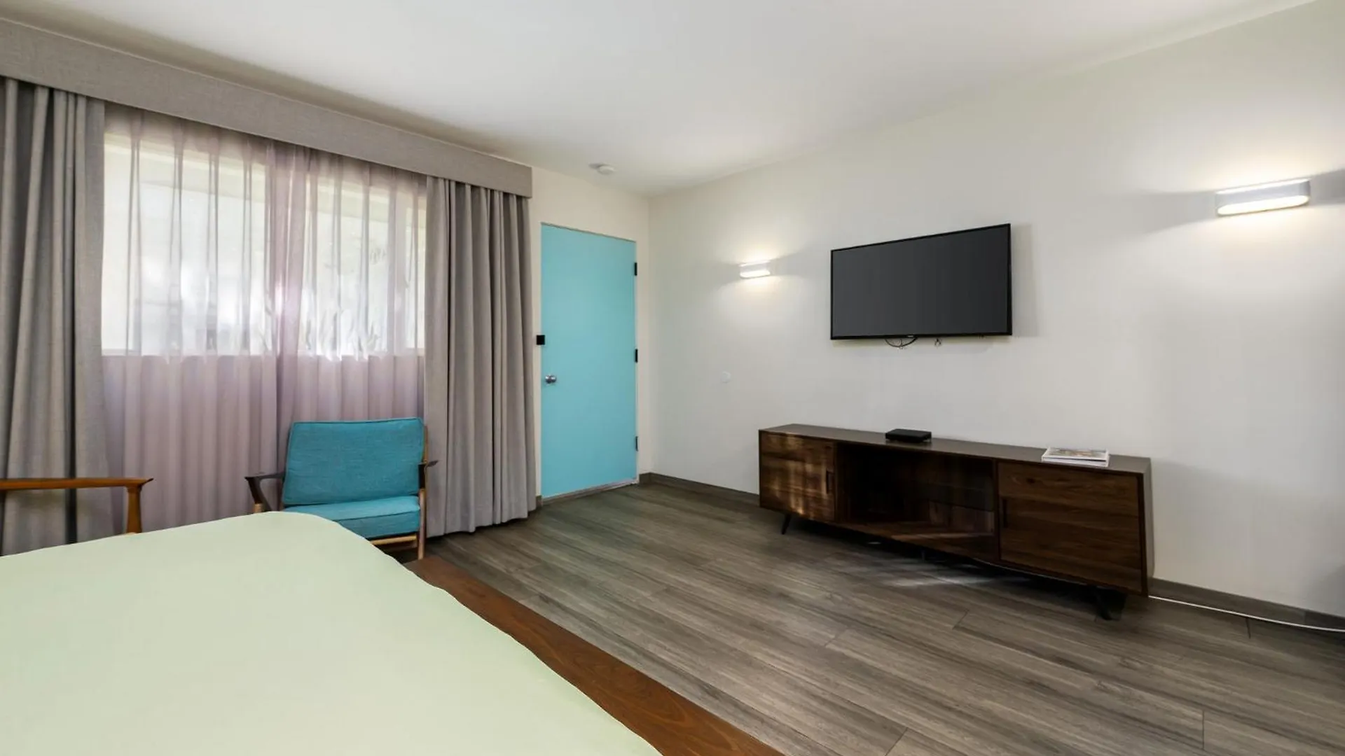 The Skylark, A Palm Springs Hotel