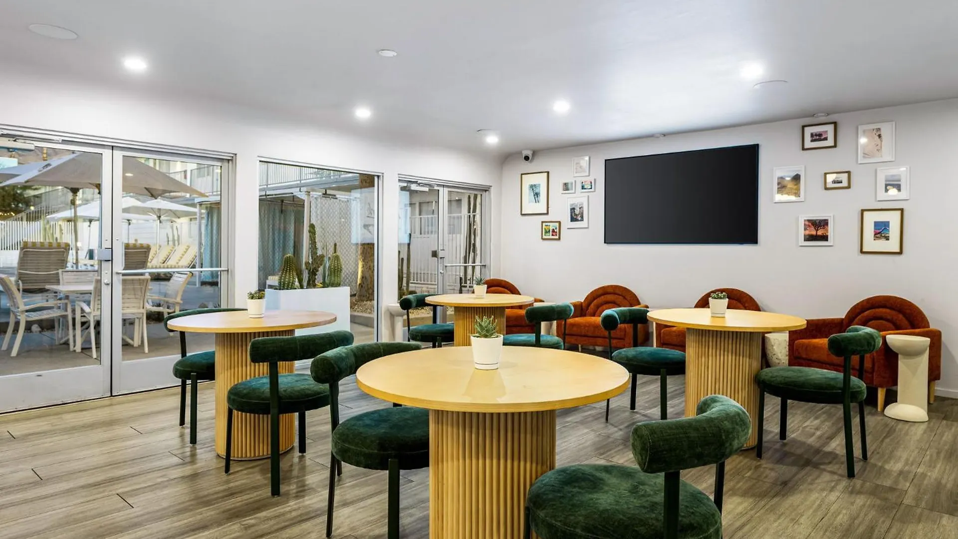 The Skylark, A Palm Springs Hotel